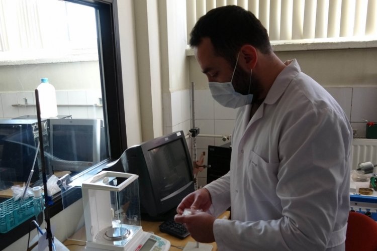 Dayanıklı ve hızlı iyileştiren borlu implant &ccedil;alışması
