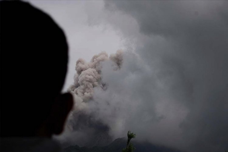 Merapi Yanardağı'nda son 24 saatte 52 patlama yaşandı