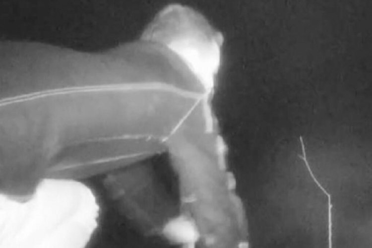 Komşusunu fotokapanla yakaladı: Neden yaptığını bilmiyoruz