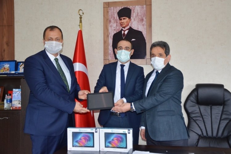 Bursa İznik Belediyesi'nden eğitime tablet desteği