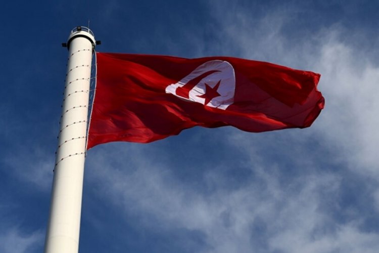 Tunus Başkanlık Ofisi M&uuml;d&uuml;r&uuml;, ş&uuml;pheli zarfı a&ccedil;ıktan sonra g&ouml;rme kaybı yaşadı