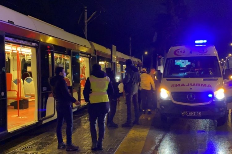 Samsun'da tramvay yayaya &ccedil;arptı