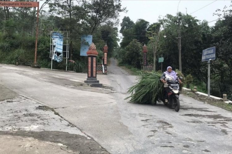 Merapi Yanardağı'ndaki patlamalar b&ouml;lge halkını olumsuz etkiliyor