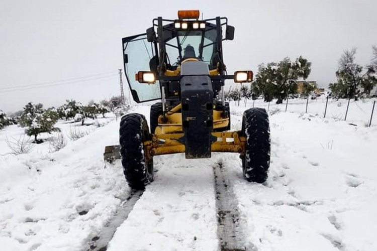 Kar nedeniyle kapanan 5 k&ouml;y yolu ulaşıma a&ccedil;ıldı