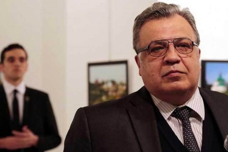 Karlov suikastı davasında erteleme kararı