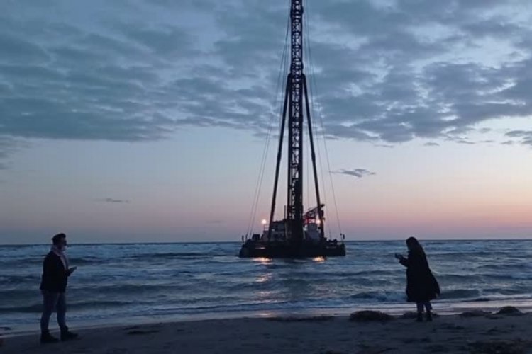 İstanbul Silivri'de duba karaya oturdu