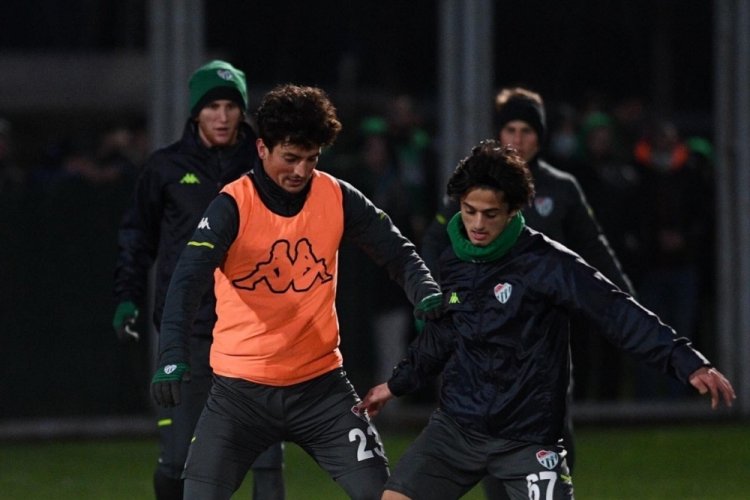 Bursaspor'da Altınordu ma&ccedil;ı &ouml;ncesi tempo arttı
