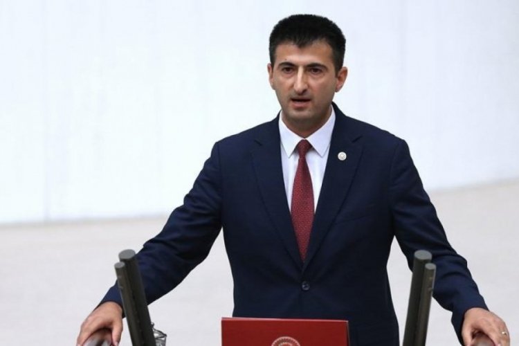İstifa eden Mehmet Ali &Ccedil;elebi'den &Ouml;zg&uuml;r &Ouml;zel'e yanıt