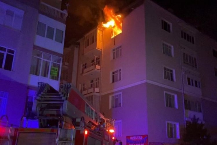 Alevlerin arasında kalan anne ve pencereden atlayan &ccedil;ocuk &ouml;ld&uuml;