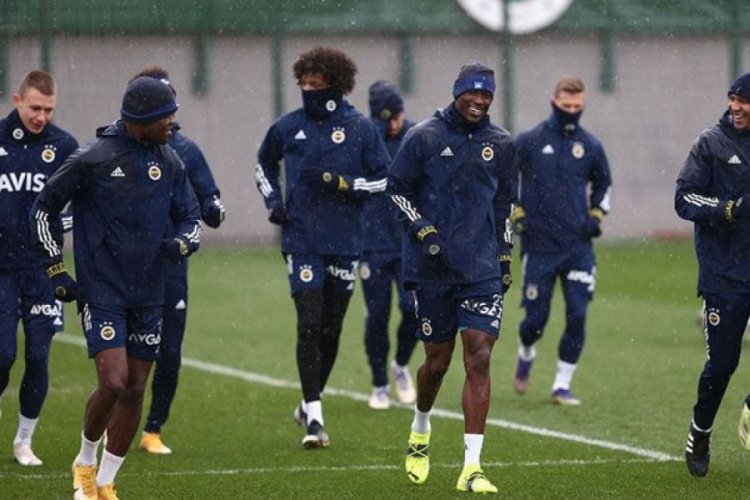 Fenerbah&ccedil;e'de bazı futbolcularla yollar ayrılacak