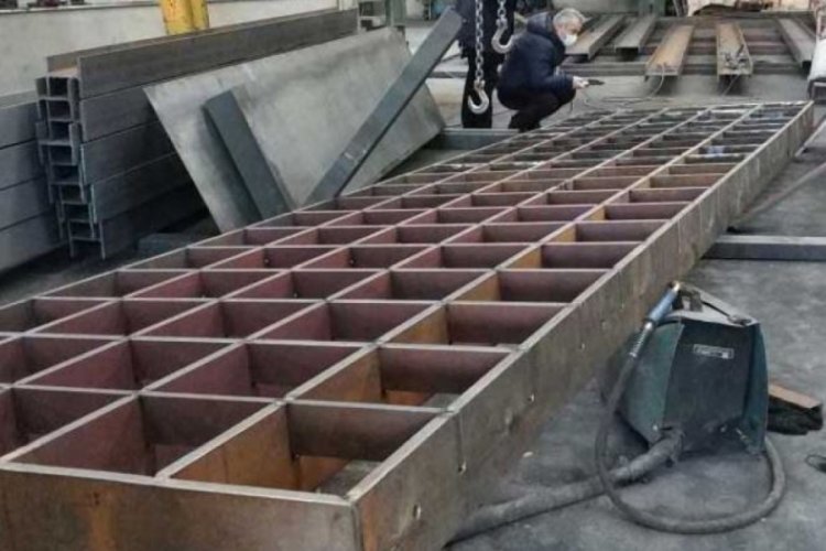 Feci &ouml;l&uuml;m! 2 ton ağırlığın altında kaldı...