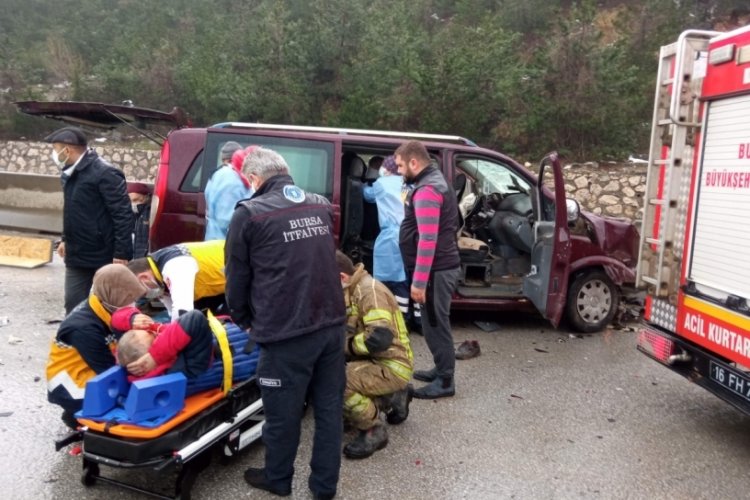 Bursa'da yağışla gelen kazada can pazarı! 10 kişi yaralandı