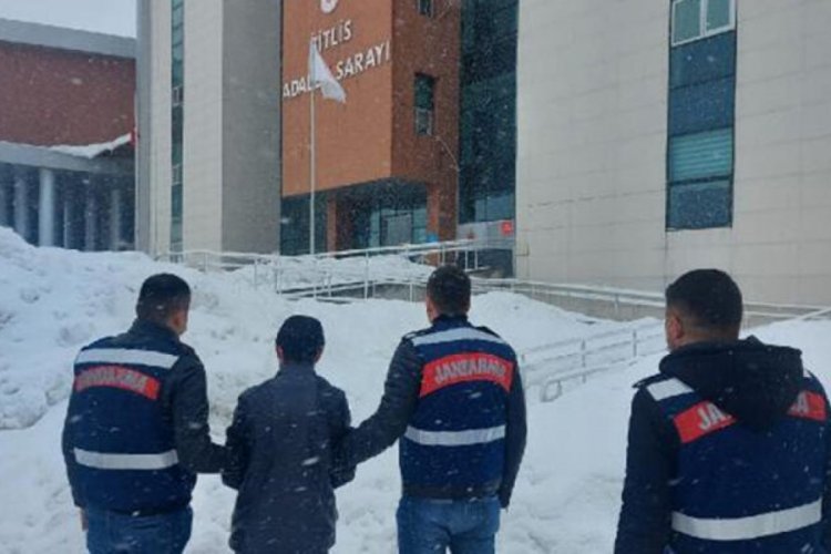 Koltukları s&ouml;k&uuml;lm&uuml;ş 15 kişilik minib&uuml;ste 52 ka&ccedil;ak g&ouml;&ccedil;men yakalandı