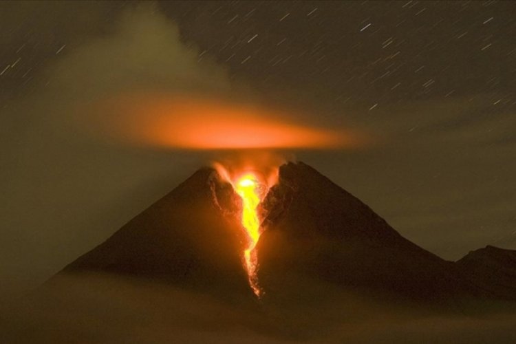 Endonezya'da Merapi Yanardağı'nda hareketlilik!