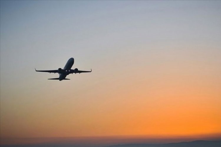 İniş yapamayan u&ccedil;aktaki yolcu fenalaştı