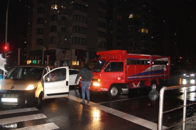 'Dur' ihtarına uymayan s&uuml;r&uuml;c&uuml;n&uuml;n aracında uyuşturucu bulundu