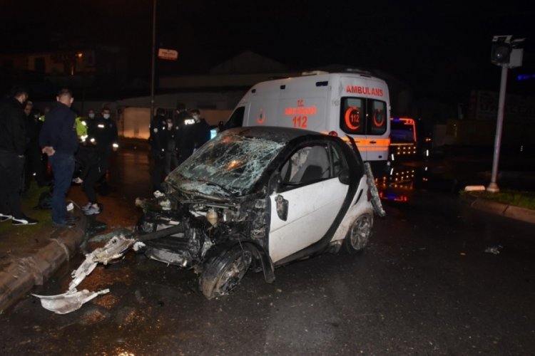 Kontrolden &ccedil;ıkan ara&ccedil; takla attı: 2 yaralı