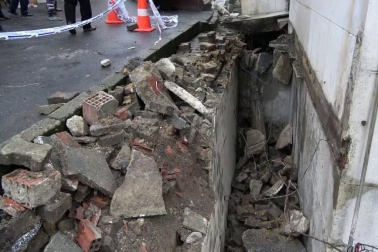 Kaldırım &ccedil;&ouml;kt&uuml;, bir bina boşaltılarak m&uuml;h&uuml;rlendi