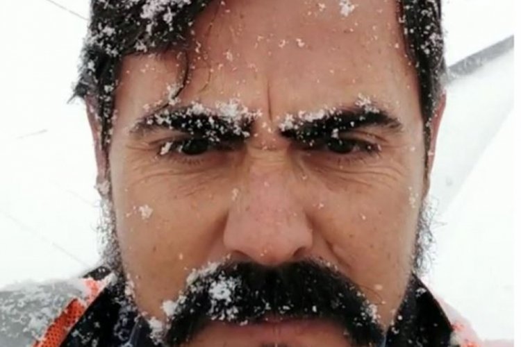 10 saniyede sa&ccedil;ı sakalı beyaza b&uuml;r&uuml;nd&uuml;