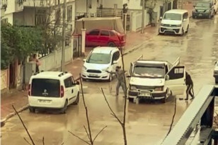 Silah tutukluk yapınca taşlarla saldırdılar