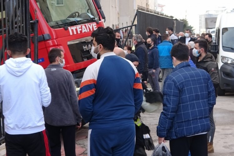Bursa'da yangını izlemek i&ccedil;in kısıtlamayı ve sosyal mesafeyi unuttular