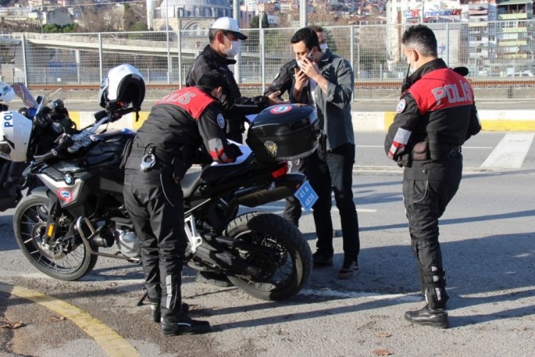 Kısıtlama ihlalinden tutanak tutan polislerin ger&ccedil;ek olduğuna inanmadı