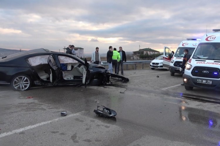 100 metre takla atan l&uuml;ks otomobil hurdaya d&ouml;nd&uuml;!