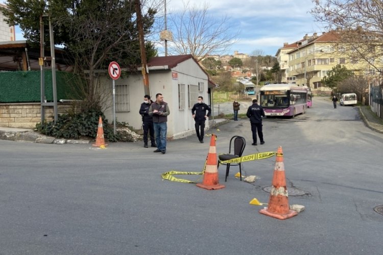 Durakta otob&uuml;s beklerken kurşun yağmuruna tutuldu