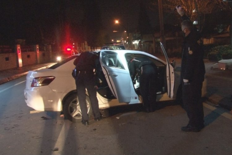 Kısıtlama saatinde polisin 'Dur' ihtarına uymayıp kaza yaptı