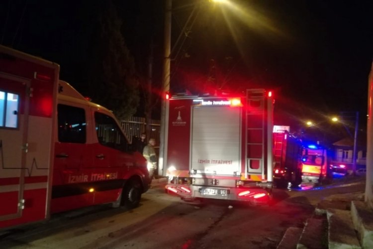 İzmir'de bir kişi evini ateşe verip ka&ccedil;tı