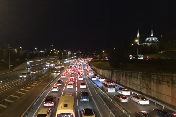 Kısıtlama sonrası İstanbul'da trafik yoğunluğu
