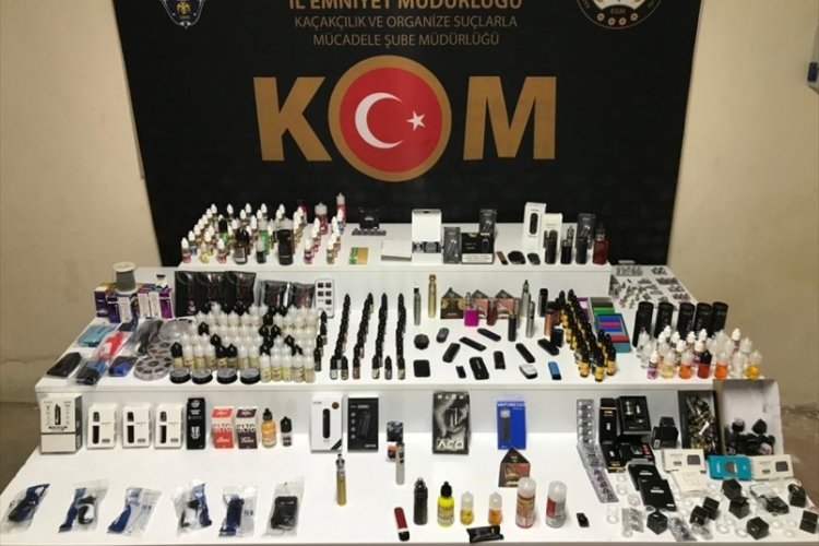 Bursa'da g&uuml;mr&uuml;k ka&ccedil;ağı elektronik sigara sattığı iddia edilen 4 kişiye g&ouml;zaltı