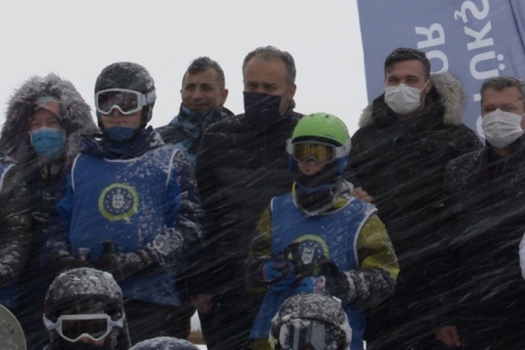 Çocukların Bursa Uludağ'da kayak ve snowboard heyecanı