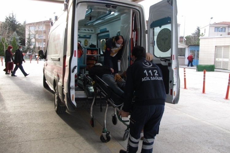 Bursa İneg&ouml;l'de tır kasasının kapağının &ccedil;arptığı iş&ccedil;i yaralandı
