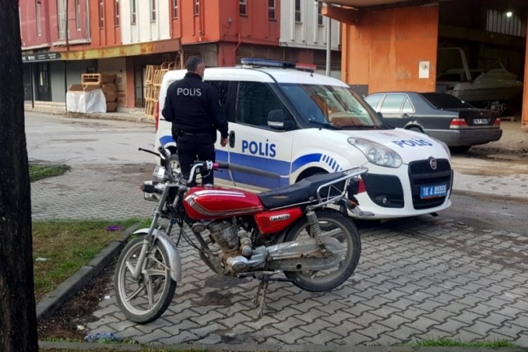 Bursa İneg&ouml;l'de motosiklet &ccedil;aldığı iddia edilen 2 kişinin &uuml;zerinden uyuşturucu &ccedil;ıktı