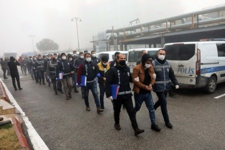 39 ilde 80 kişiyi dolandıran ş&uuml;pheliler adliyede