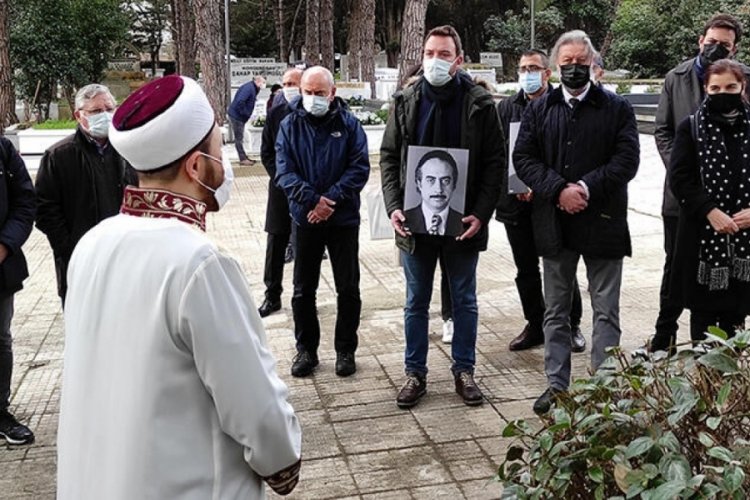 Abdi İpek&ccedil;i yıl d&ouml;n&uuml;m&uuml;nde mezarı başında anıldı