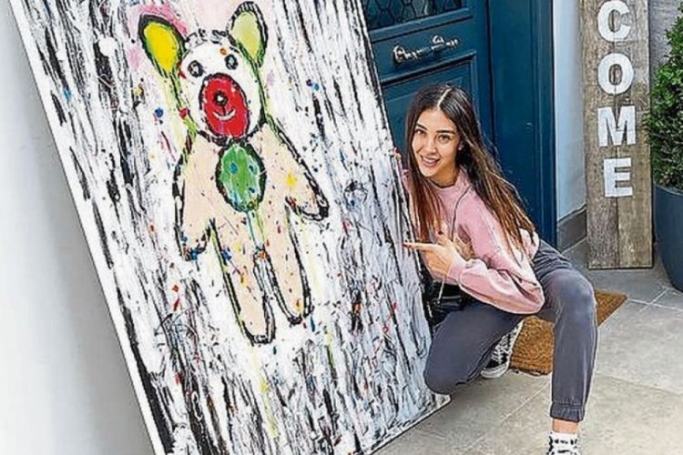 Eşine resim yaptı