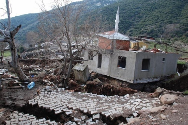 İzmir Valiliğinden heyelan b&ouml;lgesi a&ccedil;ıklaması