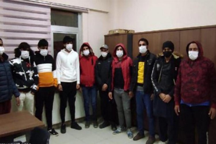 Kocaeli'de 13 ka&ccedil;ak g&ouml;&ccedil;men yakalandı