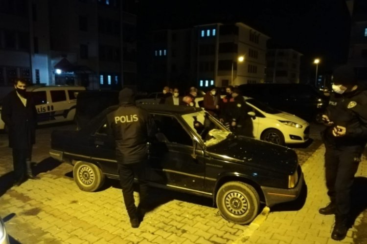 Pompalı t&uuml;fekle otomobile zarar veren 2 ş&uuml;pheli g&ouml;zaltına alındı