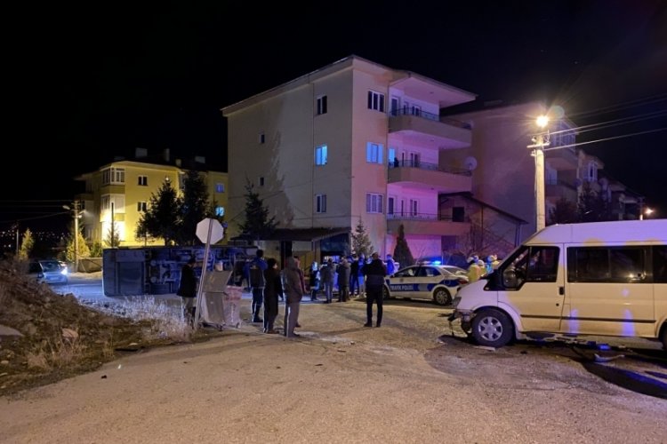 Niğde'de halk otob&uuml;s&uuml; minib&uuml;sle &ccedil;arpıştı