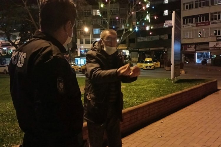 Sokağa &ccedil;ıkma kısıtlamasını ihlal etti, polise tehditler savurdu