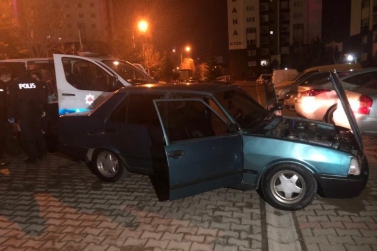 Sokağa &ccedil;ıkma yasağında polisten ka&ccedil;an ehliyetsiz s&uuml;r&uuml;c&uuml;ye ceza yağdı