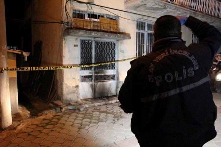 Eski sevgilisinin evini yakmaya kalkıştı