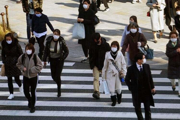 Japonya'da 'Evde kal' &ccedil;ağrısına uymayan vekil istifa etti