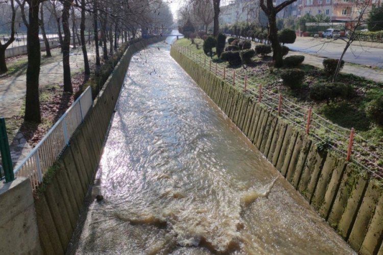 Bursa Orhangazi'de yağışlar derelere cansuyu oldu