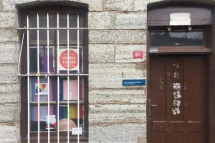 Boğazi&ccedil;i &Uuml;niversitesi'ndeki LGBTİ kul&uuml;b&uuml; kapatıldı