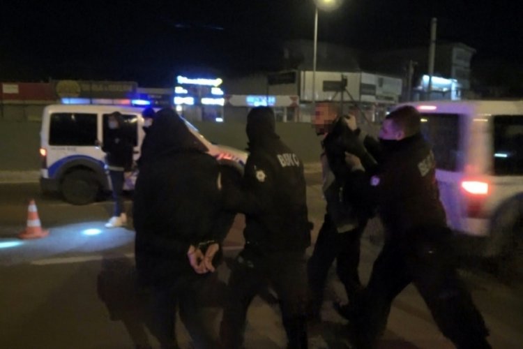 Bursa'da kısıtlamada sokağa &ccedil;ıktılar, "Siz bize ceza yazamazsınız" diyerek, polise hakaret ettiler