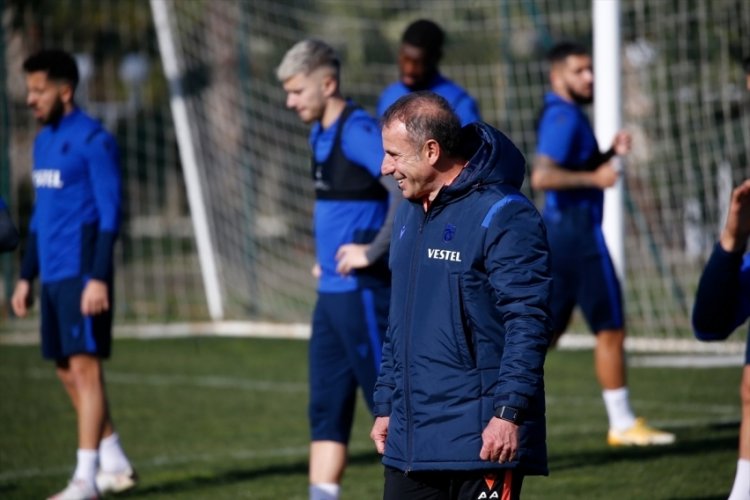 Trabzonspor'da 3 futbolcu geldi, 16 futbolcu gitti